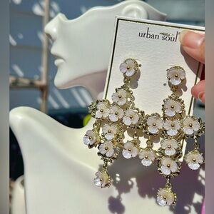Urban Soul glory earrings white flowers gold tone tassels